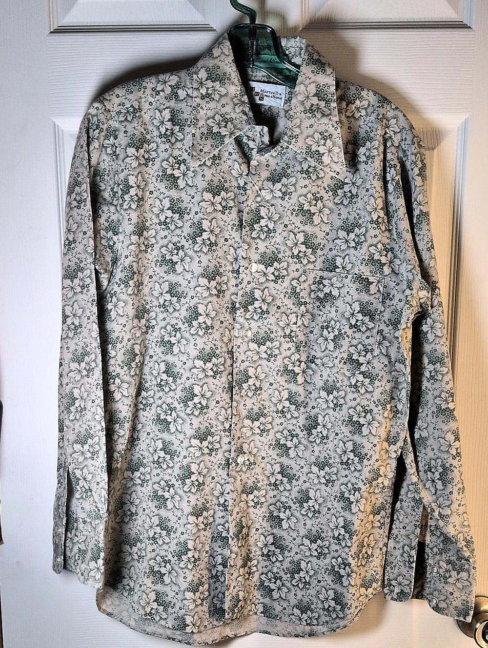 Hartzell's Rose & Sons Shaped Silhouette Floral Button-Up Shirt Green & White